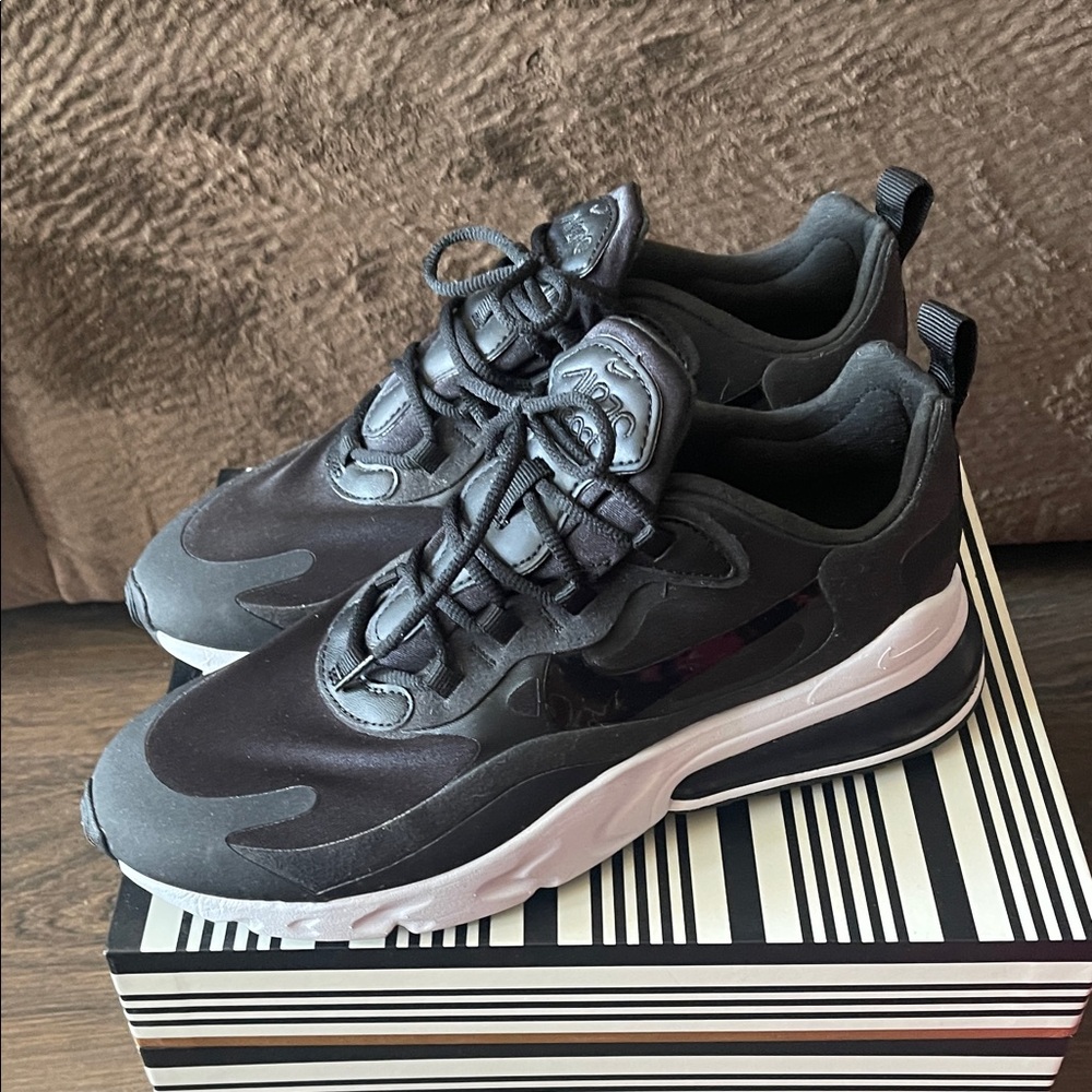 Nike Air Max 720 React Women’s Size 9
